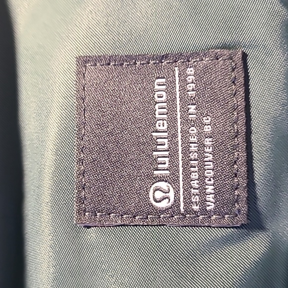 Lululemon All Day Essentials Belt Bag, 2.5L, Forrest green - Picture 3 of 10